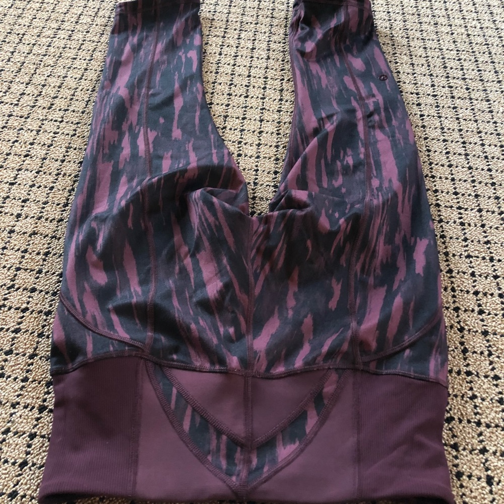Lulu lemon leggings 3/4 length. Never worn.